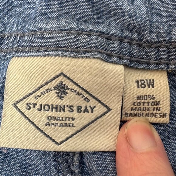 St. Johns Bay Womens Blue Chambray Cargo Shorts 18W Cottage Boho Vtg - Picture 2 of 7